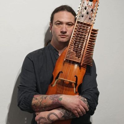 Juan Luis Orozco, nyckelharpa